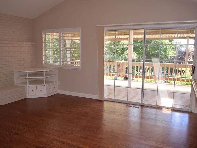1657 Stone Way — Photo 32
