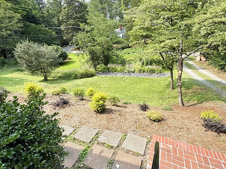2807 Ashland St — Photo 3