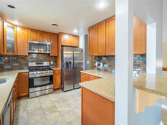 3rd image of 102 Creamery Dr