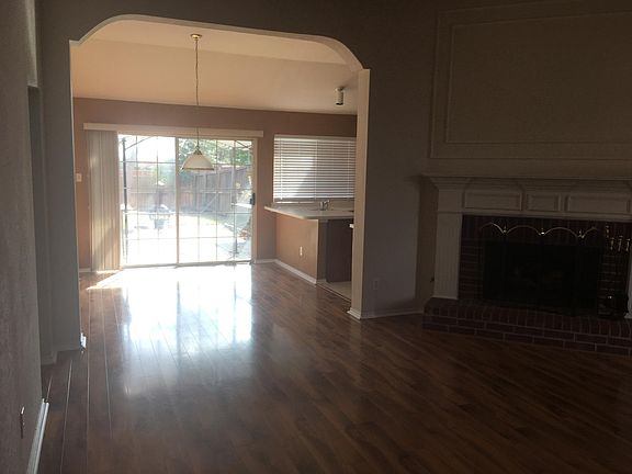 3rd image of 7795 Creekview Dr