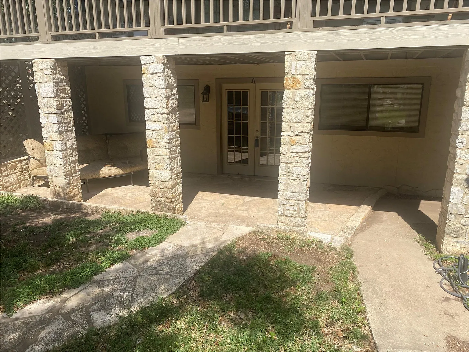 2 bed, 1.0 bath, 1000 sqft, $1,600 — Photo 3