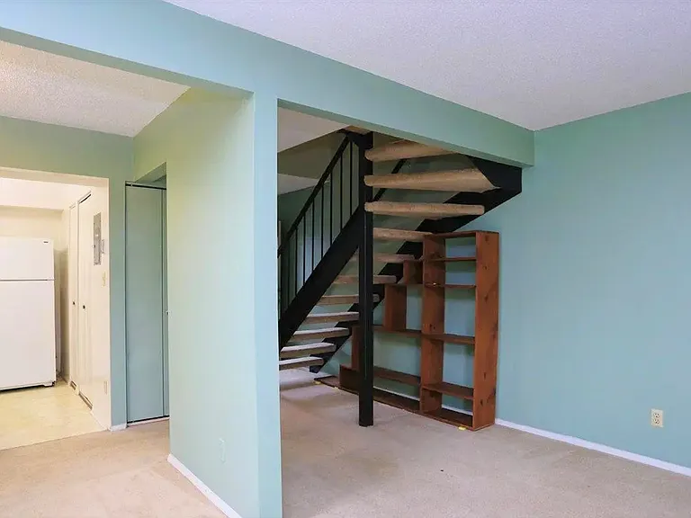 220 Elizabeth St #D4 — Photo 4