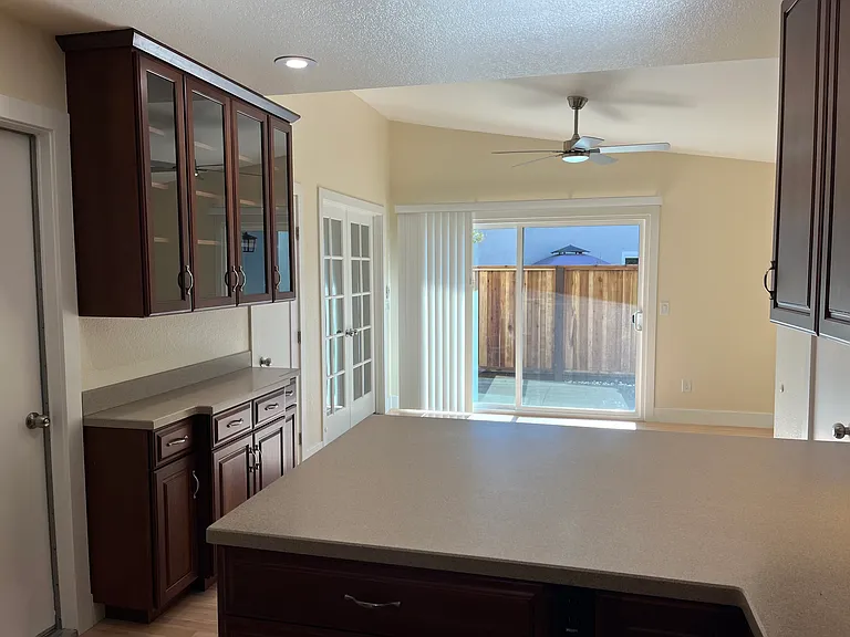 760 Bowen Ct — Photo 6