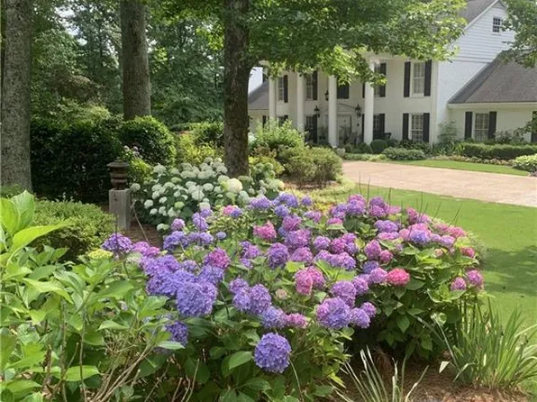 1700 Chartwell Trce, Stone Mountain, GA 30087