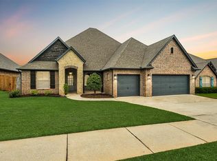 1108 Samantha Ln, Moore, OK 73160