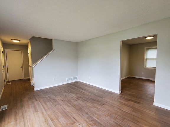 4th image of 361 Saint Thomas Dr