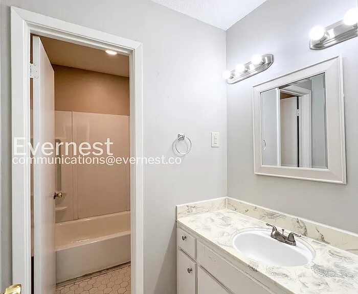 6375 Greenbriar Dr — Photo 7