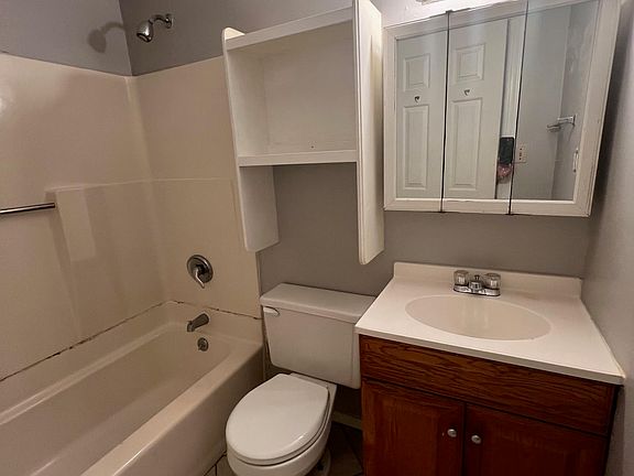 5th image of 1000 W 8th St #1