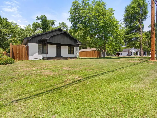 307 W South St, Lindale, TX 75771