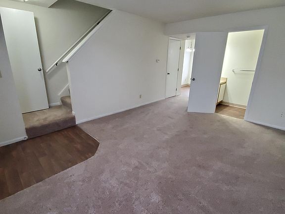5th image of 6097 Applegrove Ln