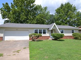2247 S Ingram Mill Rd, Springfield, MO 65804