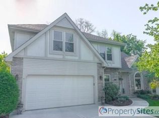 610 Cottonwood Ln, Liberty, MO 64068