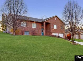 2713 Eagle Dr, Fremont, NE 68025