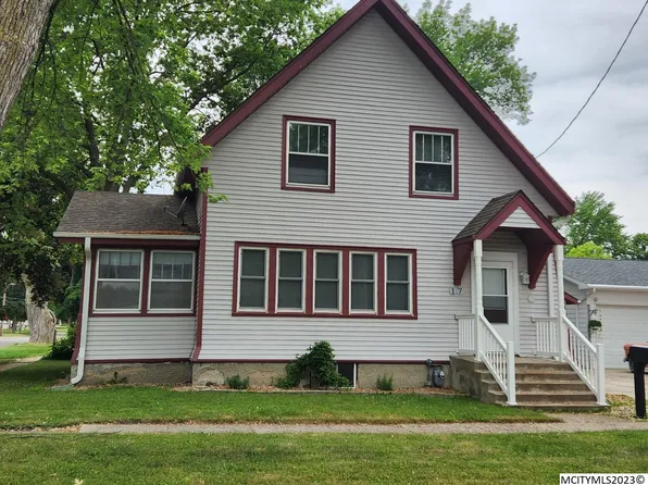 17 S 13th St, Clear Lake, IA 50428