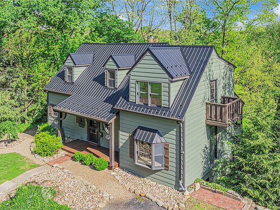 2nd image of 390 4th St
