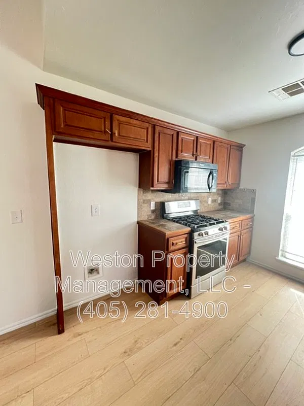 3 bed, 2.0 bath, 1366 sqft, $1,695 — Photo 4