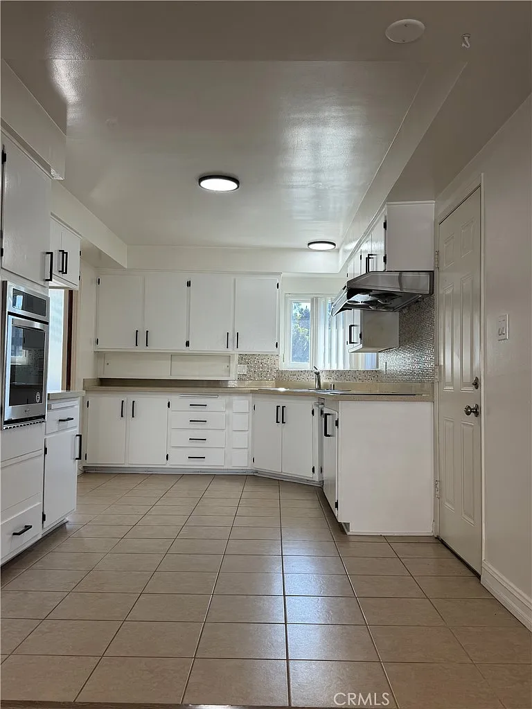 3 bed, 1150 sqft, $3,500 — Photo 4