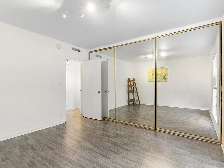 1410 S Bentley Ave #102 — Photo 11