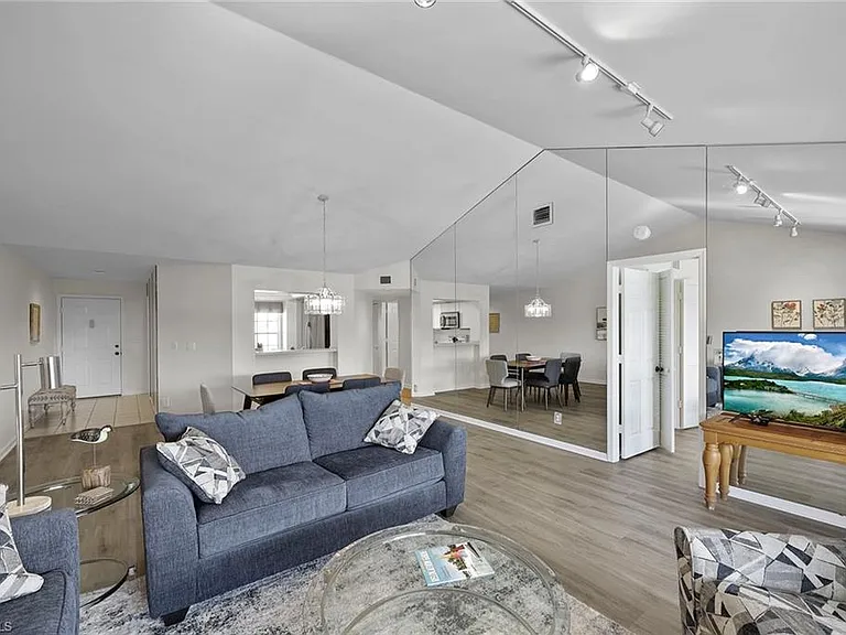 4240 Lake Forest Dr #423 — Photo 7