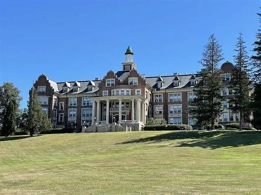 Mount Saint Marys Way, Hooksett — Photo 1