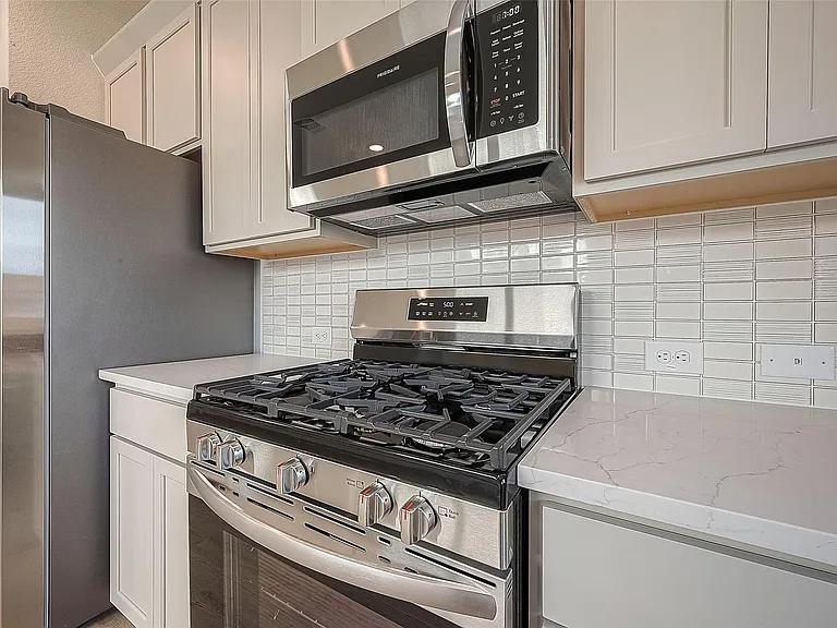 27966 Western Creek Ct — Photo 18