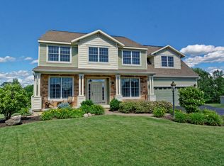 12 Parkway Cir, Ballston Lake, NY 12019