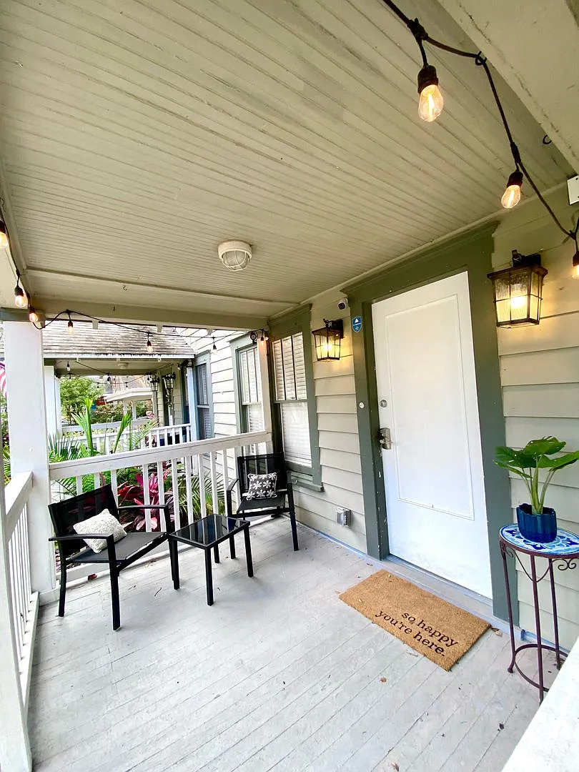 Beautifully Remodeled 1 Bedroom/1 Bathroom Home in Colonial Town North-All Utilities Included — Photo 2
