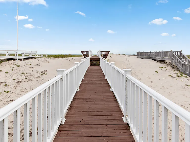 863 Dune Rd — Photo 43