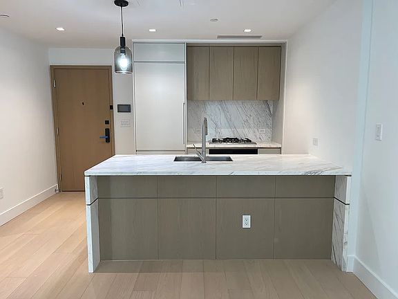 5th image of 208 Delancey St #4D