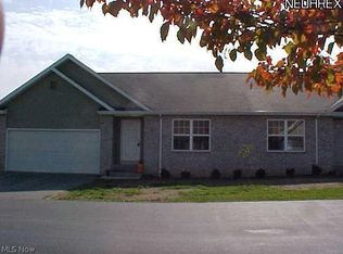 2 Danbury Ct NW, Warren, OH 44481