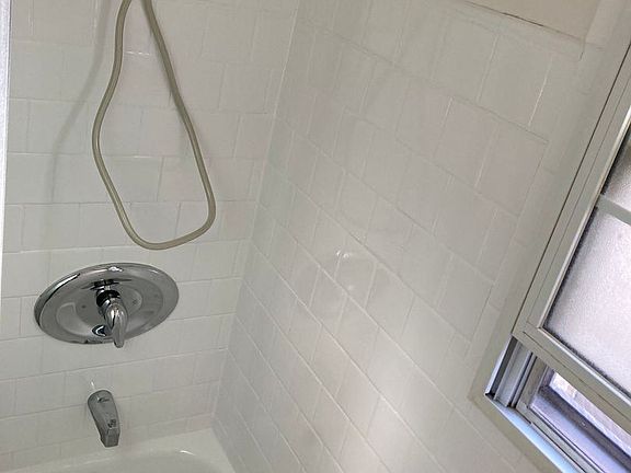5th image of 236 S Sycamore Ave #16
