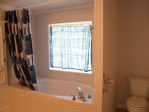 5th image of 5738 Steep Hollow Cir