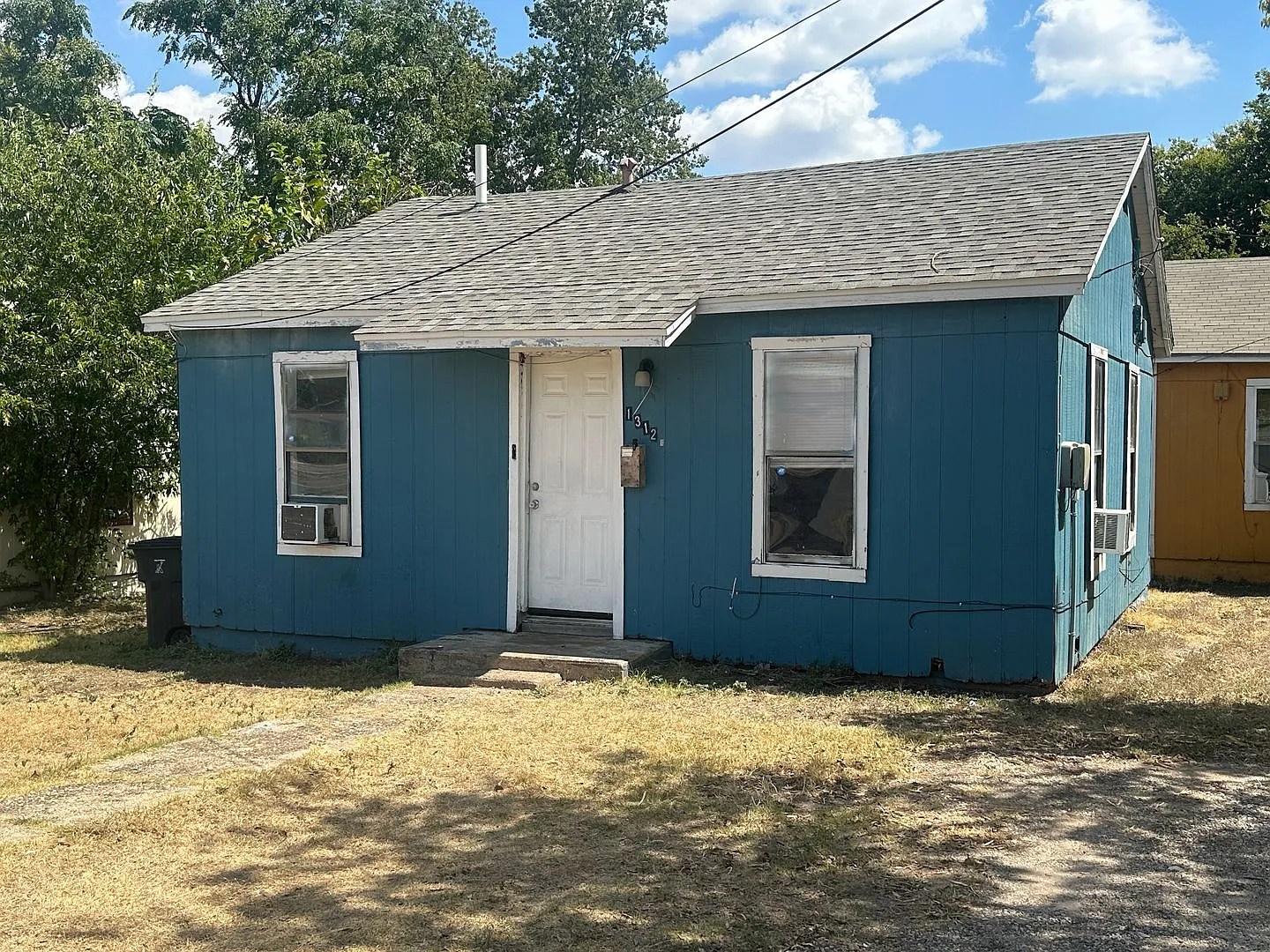 Two bed, one bath in Killeen — Photo 2