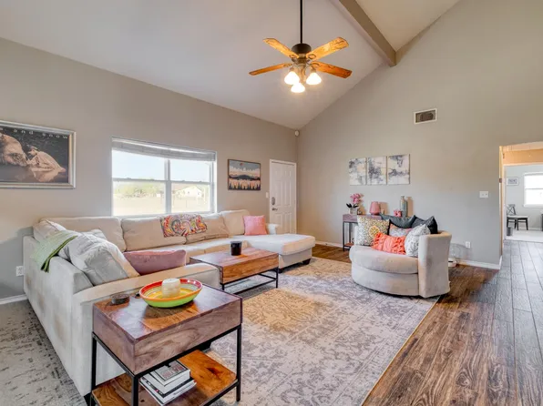 154 Three Oaks Ln, Bastrop, TX 78602