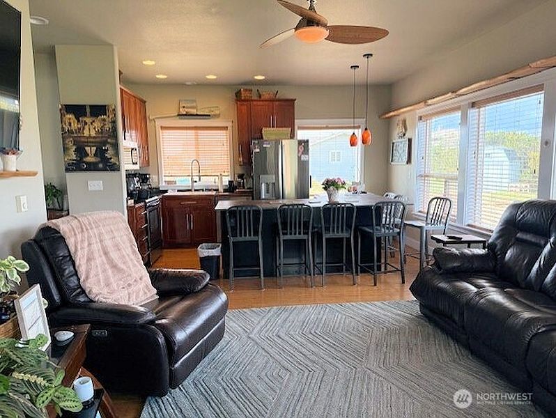 4th image of 477 Broadmoor Court SW