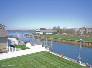 20 Gull Point Rd, Monmouth Beach, NJ 07750
