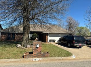604 Greenfield Dr, Yukon, OK 73099