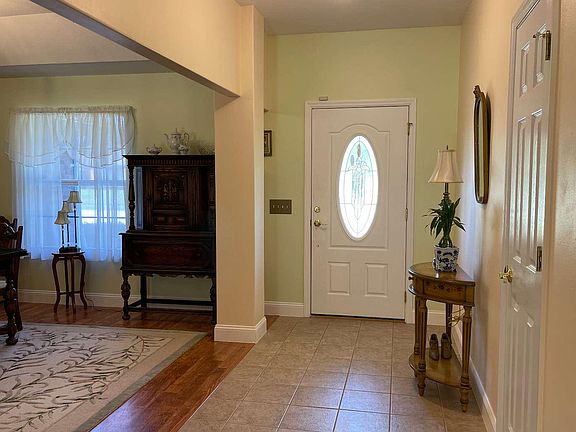 2nd image of 417 SW Phillips Cir
