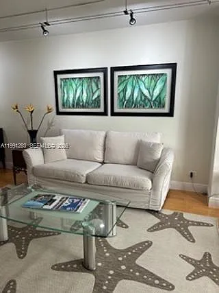 Building Photo - 5005 Collins Ave #423