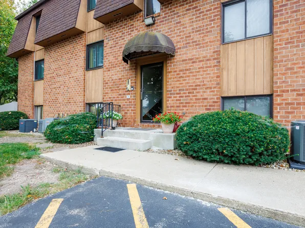 1010 Arlene Ct APT 15, Bloomington, IL 61701