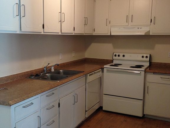 3rd image of 509 Elizabeth Way APT A