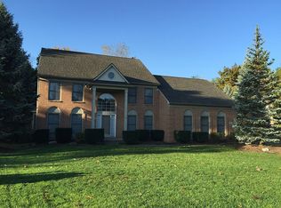 1015 Indianpipe Rd, Lake Orion, MI 48360