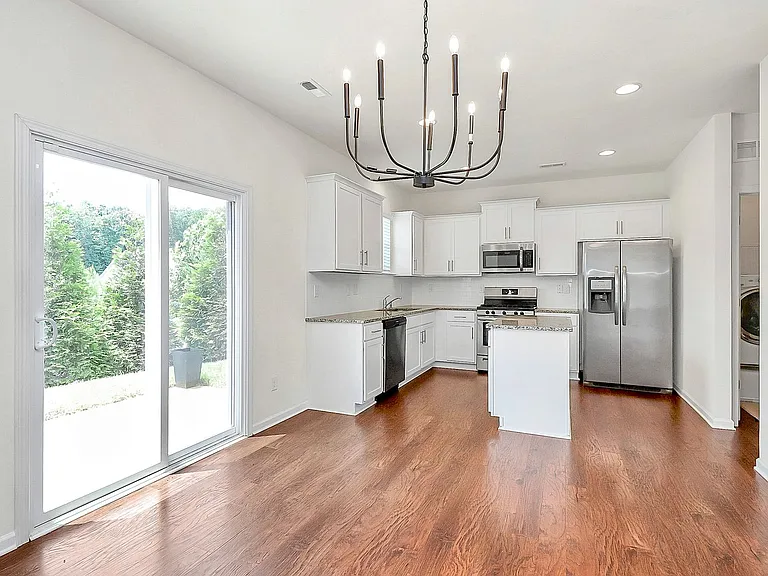 181 Atwater Landing Dr — Photo 4