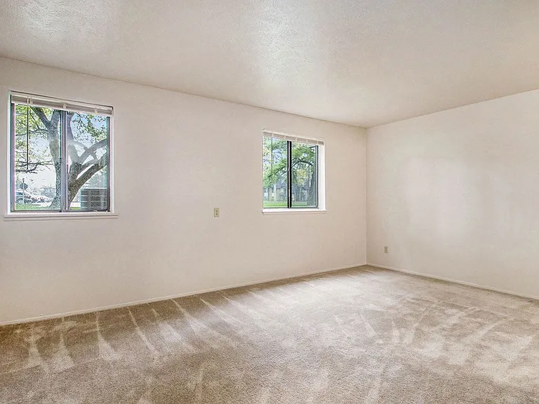 Hickory Village Apartments — Photo 39
