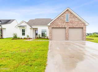 302 Benson Grove Dr, Youngsville, LA 70592