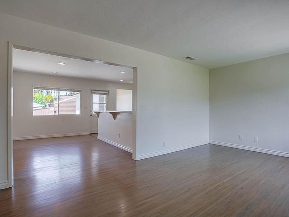 4th image of 7234-36 Berkeley Dr