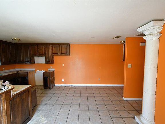 5th image of 4617 McCart Ave
