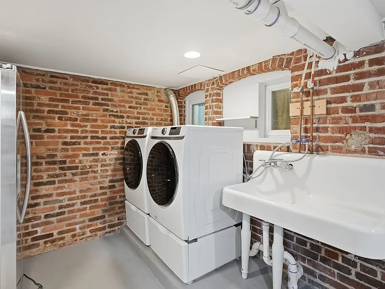 3839 Beecher St NW — Photo 35