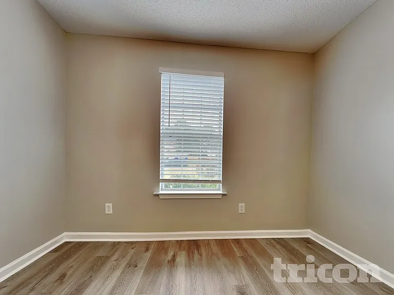 4050 Monarch Dr — Photo 10