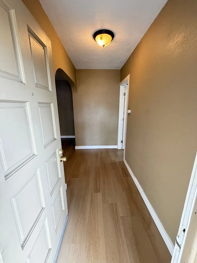 2228 Roanoke Ave. — Photo 3